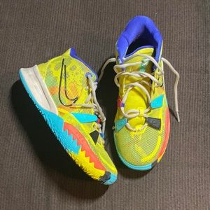 Kyrie 7 1 World 1 People